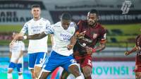 2 Momen Kontroversial yang 'Dibiarkan' Wasit di Laga Borneo FC vs Persib